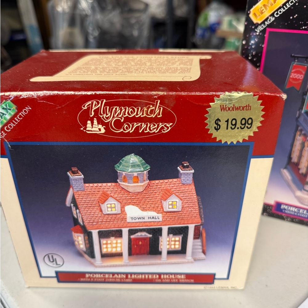 Porcelain Lighted House - Red and Green Town Hall